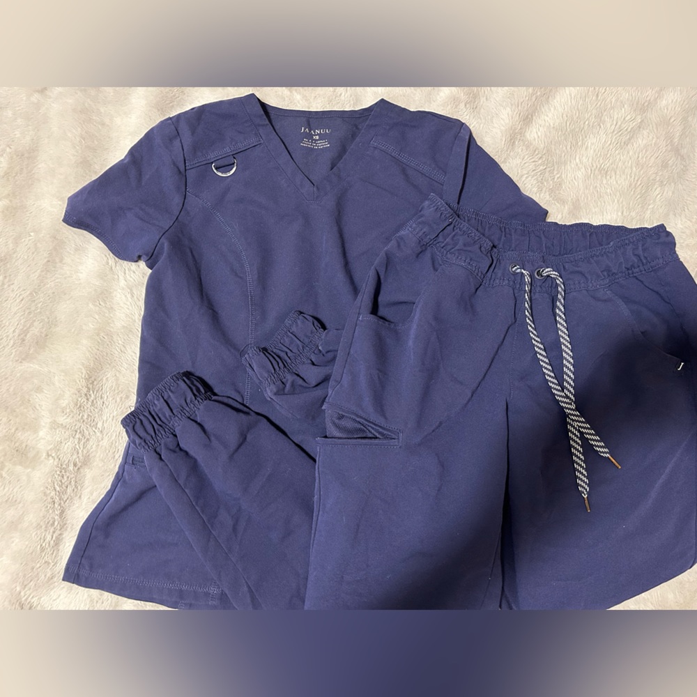 Jaanuu jogger scrub set